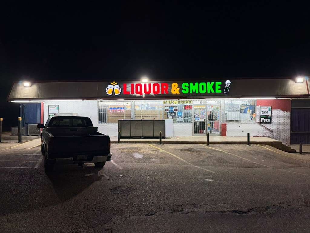 Liquor & Smoke Shop
